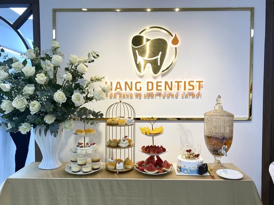 Tiệc tại Hằng Dentist