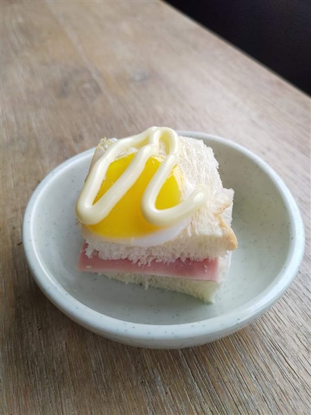 Jambon và bánh mỳ 