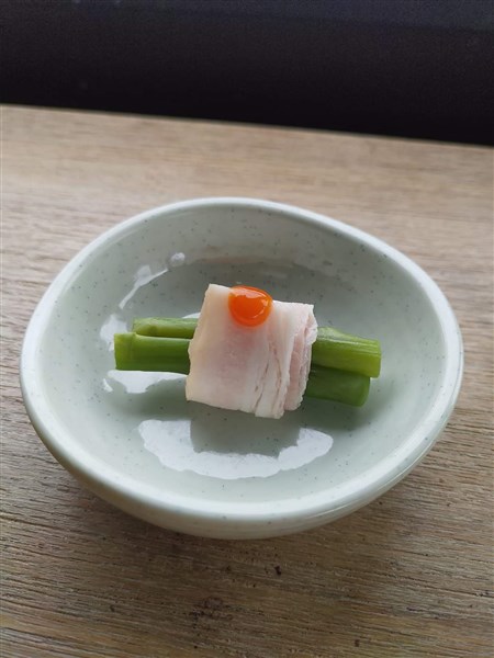 Măng tây và thịt xông khói